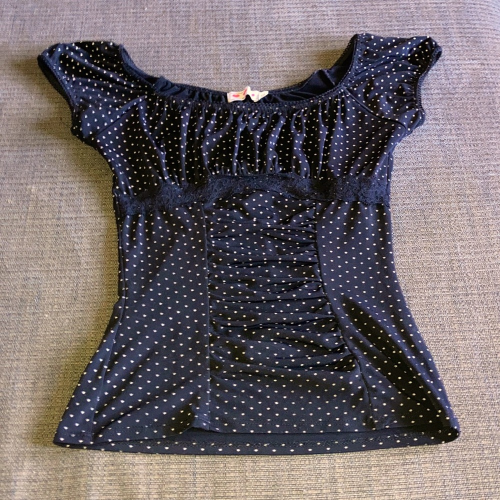 I am selling this Shirt